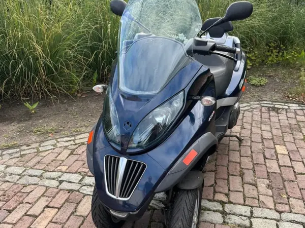 2009 Piaggio M64 400cc en 33PK B-Rijbewijs - €2,750 (1/1)