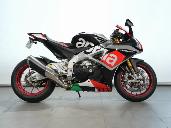 2015 Aprilia RSV 4 RF - € 13.990 (1/1)