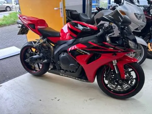 2006 Honda CBR 1000 RR Fireblade - € 5.950 (1/1)