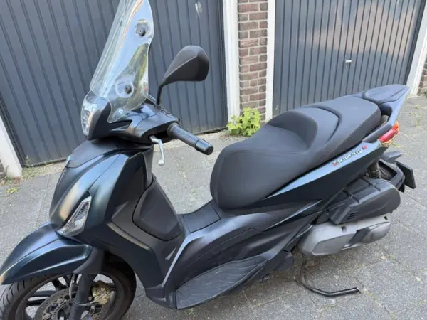 Year unknown Piaggio Beverly 400 HPE - Bidding (1/1)