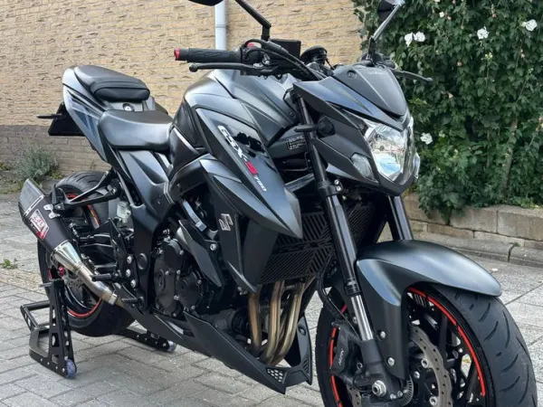 2020 Suzuki GSX-S750 2020-Black Edition - € 7.600 · Bieden (1/1)