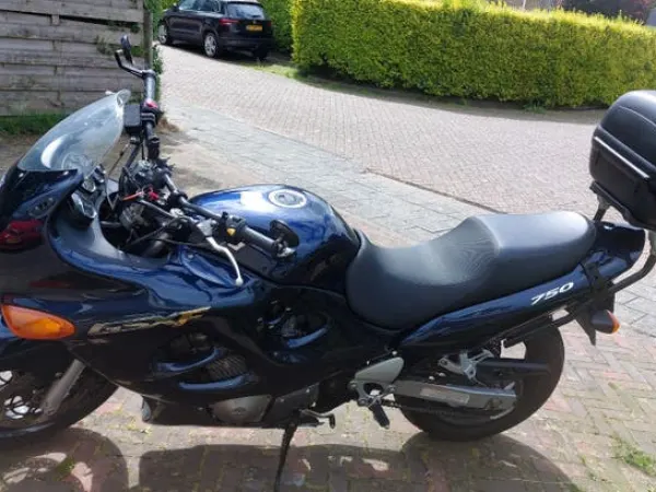 Bouwjaar onbekend Suzuki GSX 750 - € 1.800 · Bieden (1/1)