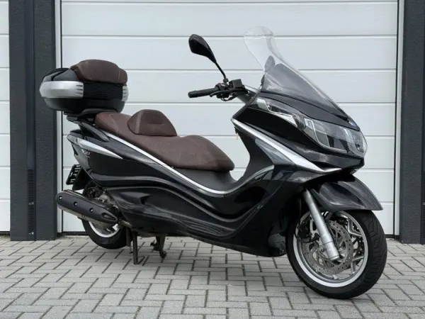 2012 Piaggio X 10 500 - € 3.995 · Bieden (1/1)