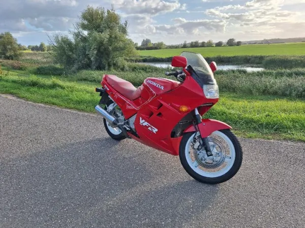 1989 Honda VFR 750 F RC 24 - Bieden (1/1)