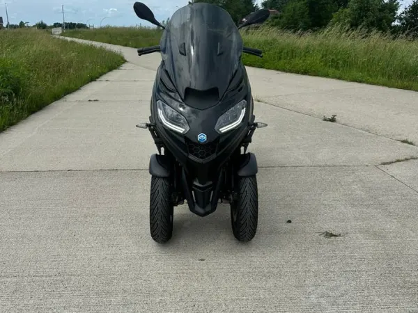 2025 Piaggio MP3 310 - €5,795 · Bidding (1/1)