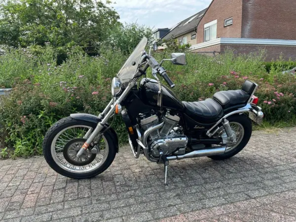 Year unknown Suzuki VS 700 - €3,500 · Bidding (1/1)