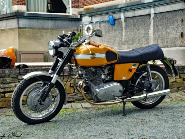Bouwjaar onbekend Laverda 750GT 1970, Totaal Vernieuwd - € 8.000 · Bieden (1/1)
