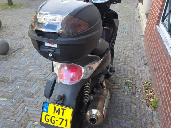 2008 Aprilia Scarabeo - €1,500 · Bidding (1/1)