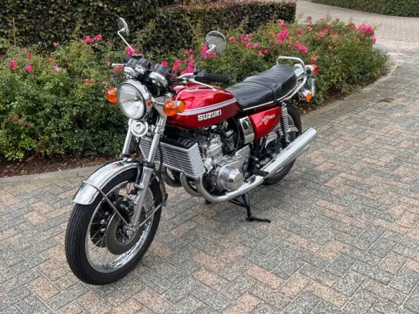 1975 Suzuki GT 750 - €15,850 · Bidding (1/1)
