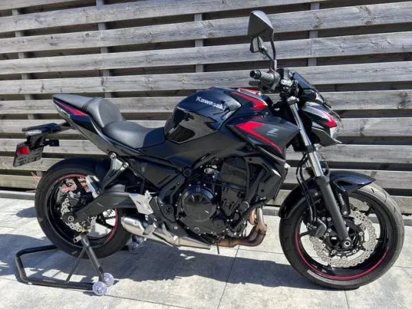 2023 Kawasaki Z650 2023 km 3900 *nieuwstaat*! - €7,100 · Bidding (1/1)