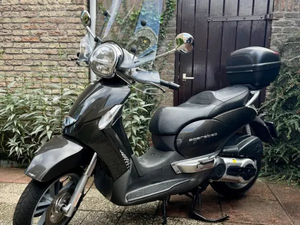 Year unknown Aprilia Scarabeo - €1,350 · Bidding (1/1)