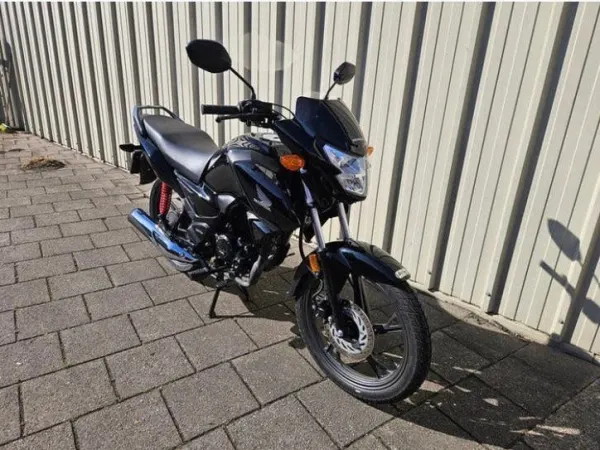 2025 Honda CB 125 F 2025 Garantie t/m 07/2031 1.450 km - € 2.897 · Bieden (1/1)