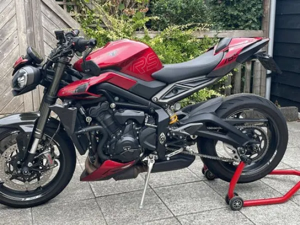2023 Triumph Street Triple 765 RS | Carnival Red | Perfecte Staat - Gereserveerd (1/1)