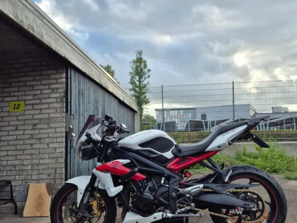 2013 Triumph Street Triple 675R - € 5.350 · Bieden (1/1)