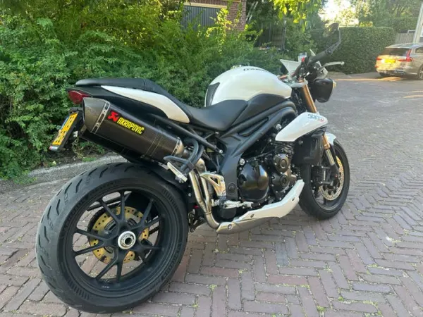 2013 Triumph Speed Triple 1050 - € 5.500 · Bieden (1/1)
