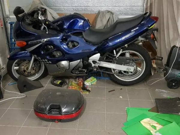 1998 Suzuki Gsxf 750 - € 1.000 · Bieden (1/1)