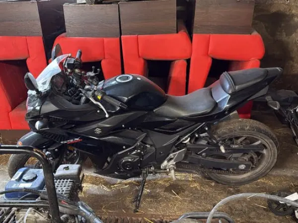 Bouwjaar onbekend Suzuki GSXR250-2022-Slechts 8000km! - € 1.950 · Bieden (1/1)