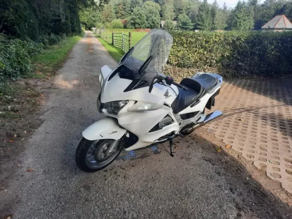 Bouwjaar onbekend Honda ST 1300 - € 1.599 · Bieden (1/1)