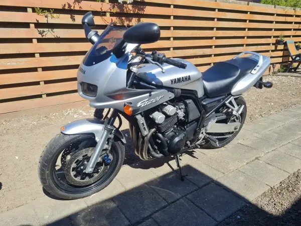 2000 Yamaha FZS 600 - € 1.500 (1/1)