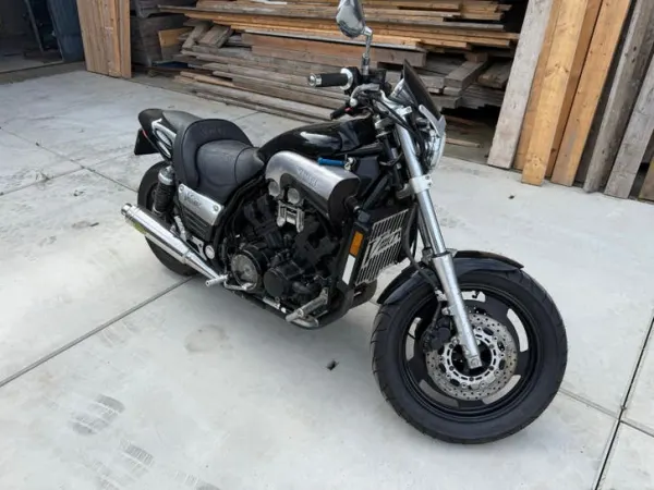 1999 Yamaha V-Max 1200-1999 - €4,000 · Bidding (1/1)