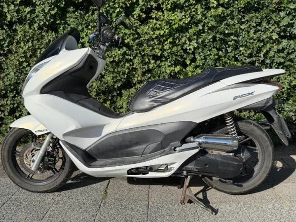2011 Honda PCX 125 - € 2.050 · Bieden (1/1)