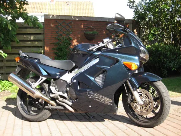 2000 Honda VFR 800 - € 2.000 · Bieden (1/1)