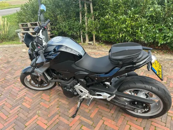 2020 BMW F 900 R - €8,000 (1/1)