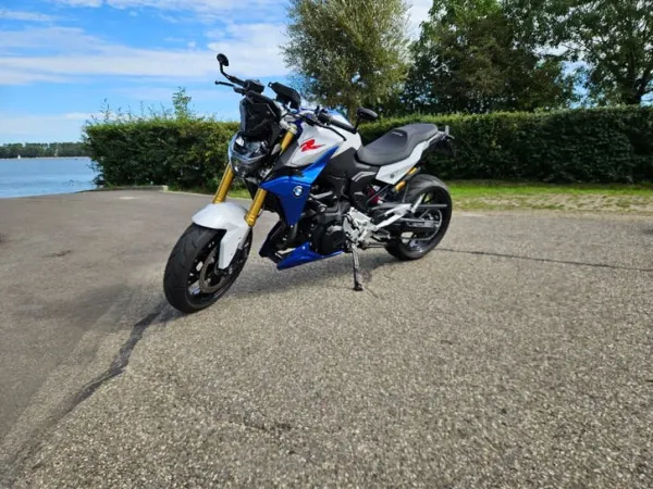 2022 BMW F 900 R - €8,750 · Bidding (1/1)