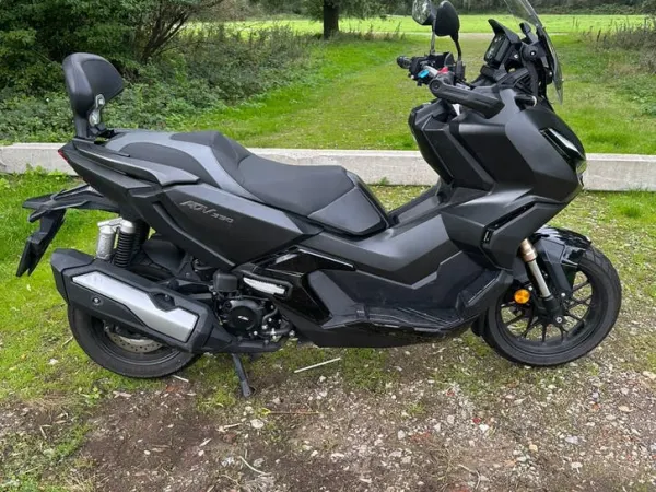 2024 Honda ADV 350 - €6,900 · Bidding (1/1)