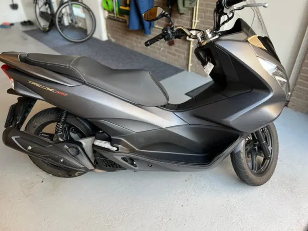 2016 Honda PCX 150 - Gereserveerd (1/1)