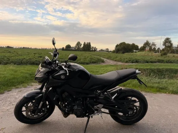 2019 Yamaha MT 09 - €8,000 · Bidding (1/1)