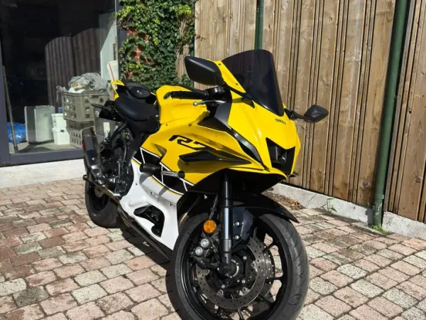 2025 Yamaha YZF R7 - €9,850 · Bidding (1/1)