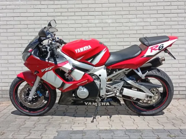 2002 Yamaha R6 Rood op Nieuwe Banden - €2,800 (1/1)