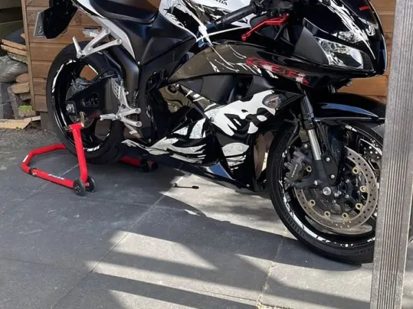 2011 Honda CBR 600 RR - € 5.500 · Bieden (1/1)