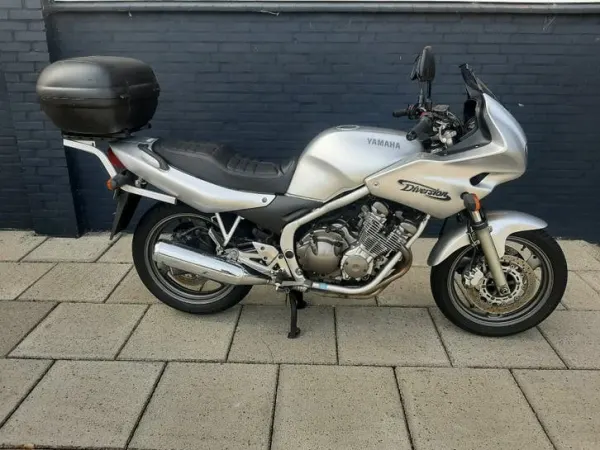 2002 Yamaha XJ 600 - €1,200 · Bidding (1/1)