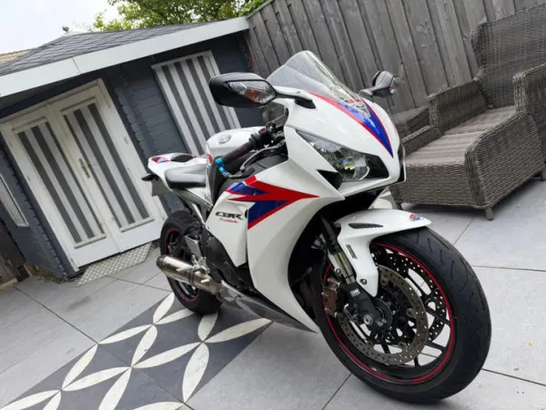 Bouwjaar onbekend Honda CBR 1000RR ABS Fireblade 20th Anniversary Edition 2013 - € 8.800 · Bieden (1/1)