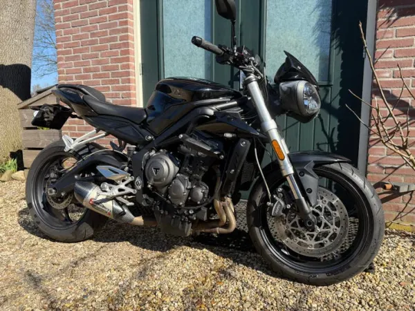 2019 Triumph Street Triple S - € 7.250 (1/1)