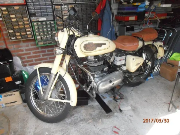 1971 Royal Enfield Classic 350 Bullet-Crème/Beige - €2,750 · Bidding (1/1)