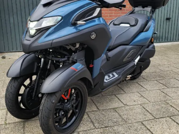 2023 Yamaha Tricity 300 bj 2023 met Weinig Kilometers - €8,399 · Bidding (1/1)