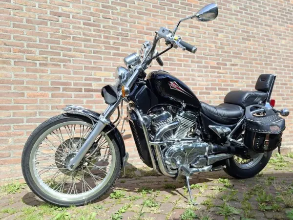 1997 Suzuki VS 600 - €1,900 · Bidding (1/1)