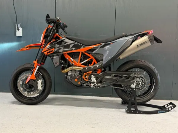 2021 KTM 690 Smc R-2021-3000km!!-Akrapovic-Carbon - €11,999 · Bidding (1/1)