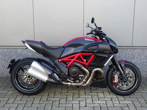 2011 Ducati Diavel Carbon - € 9.745 (1/1)