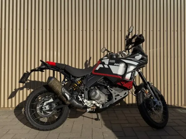 2023 Ducati DesertX 2023 Zwart | Desmo service✅ | Veel Extra's - € 14.990 (1/1)
