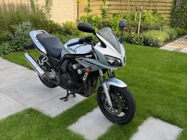 2003 Yamaha Fazer 600 2003-(70kW/95pk) - € 1.599 (1/1)