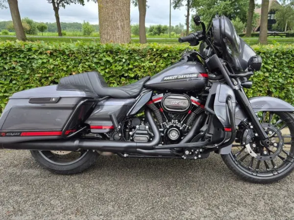2020 Harley-Davidson Harley Street Glide CVO 2020-Stage 2, DR.Jekill&MR Hyde - €27,999 · Bidding (1/1)