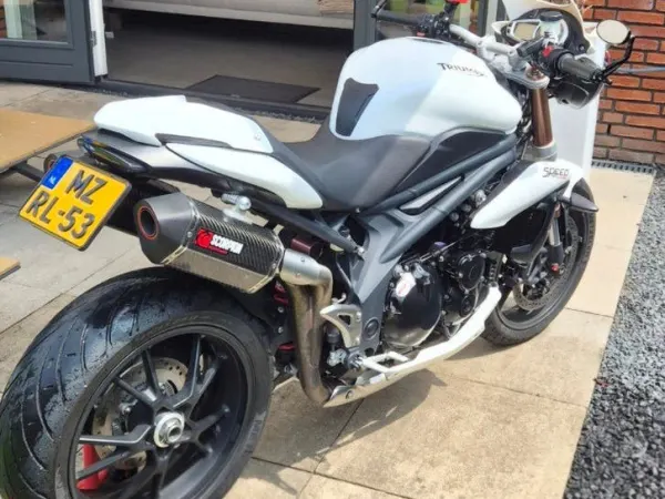 2011 Triumph Speed Triple 1050 - € 7.545 · Bieden (1/1)