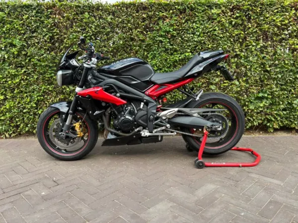 2013 Triumph Street Triple R-2013-Lage KM Stand - €6,300 · Bidding (1/1)