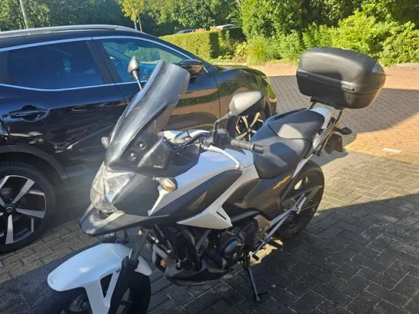 Bouwjaar onbekend Honda NC750X 2015 – 42.671 km – Topkoffer - € 4.500 · Bieden (1/1)