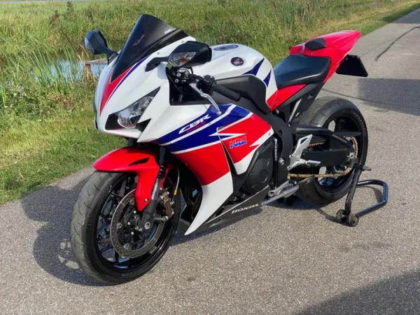 Bouwjaar onbekend Honda CBR 1000RR Fireblade HCR als nieuw! - € 10.950 · Bieden (1/1)