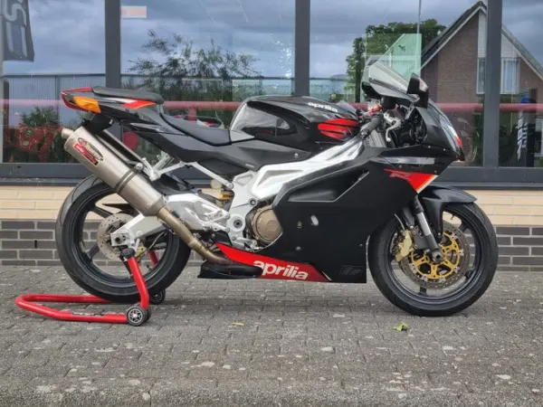 2004 Aprilia RSV 1000 R (bj 2004) - €3,749 · Bidding (1/1)